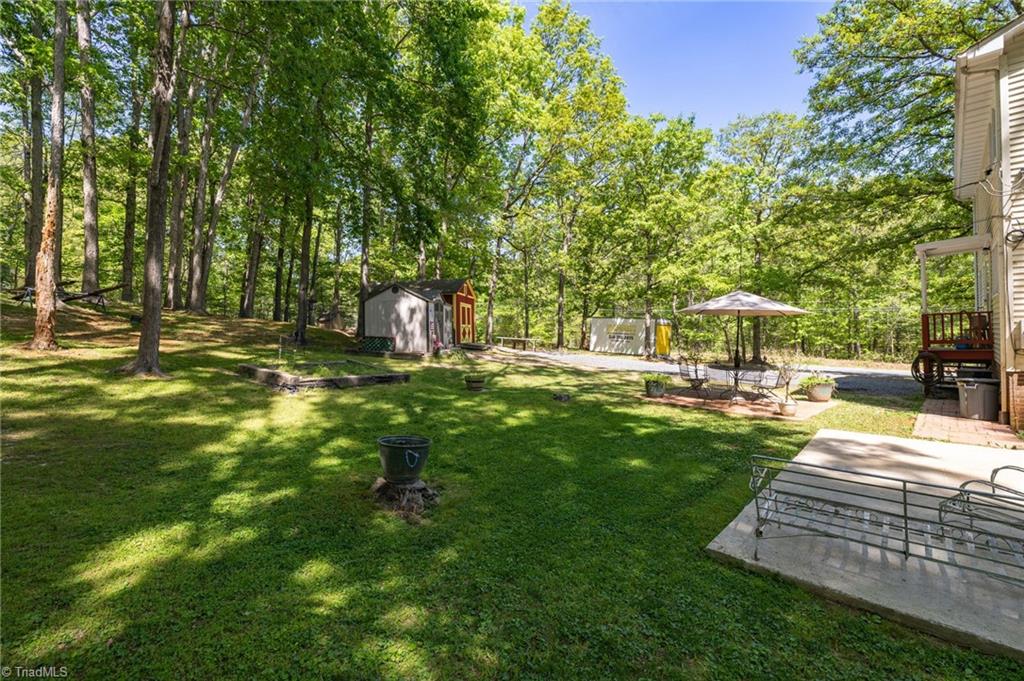 2457 Leonae Drive Property Photo 25