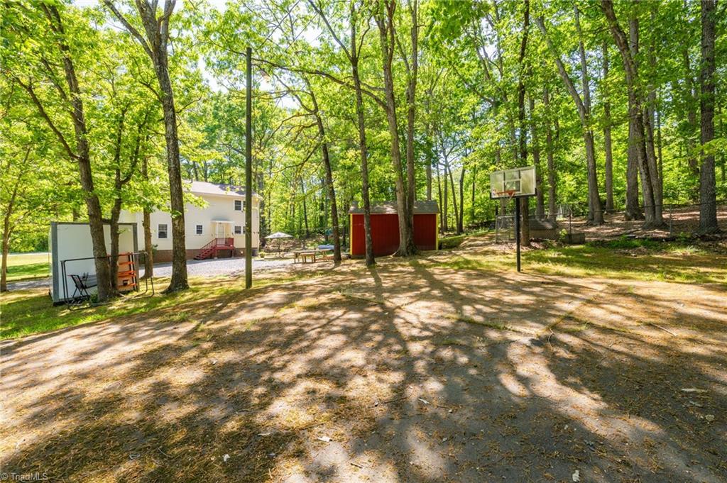 2457 Leonae Drive Property Photo 26