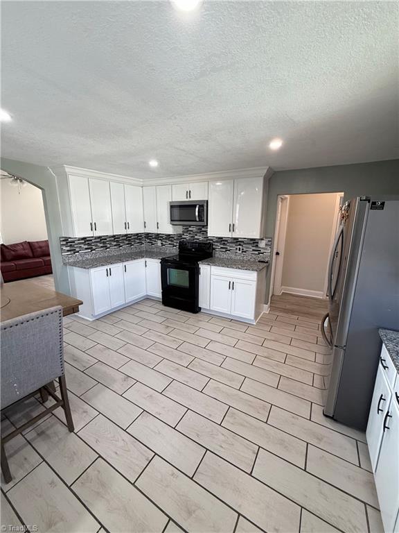 928 E Davis Street Property Photo 3