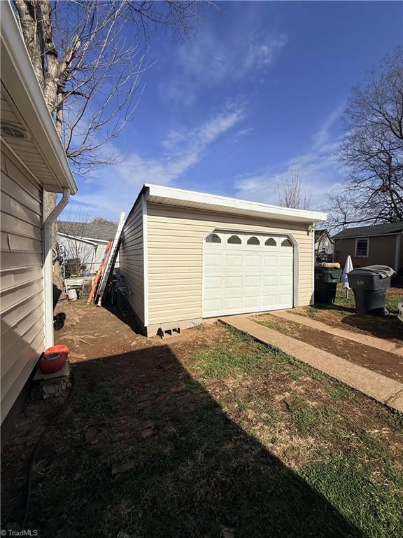 928 E Davis Street Property Photo 15