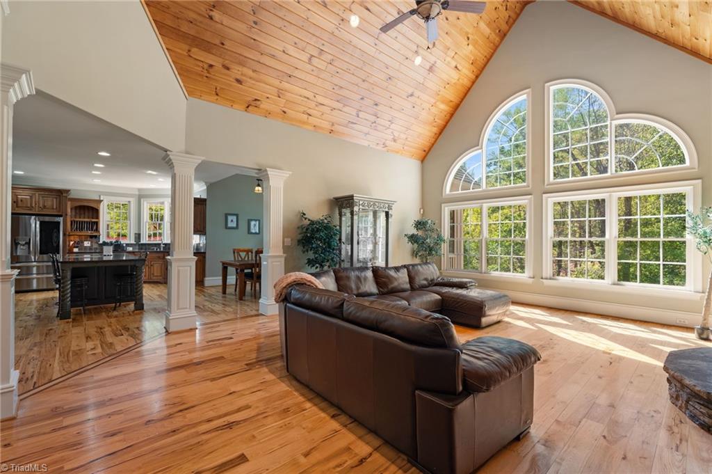 7601 Crossing Ridge Drive Property Photo 12