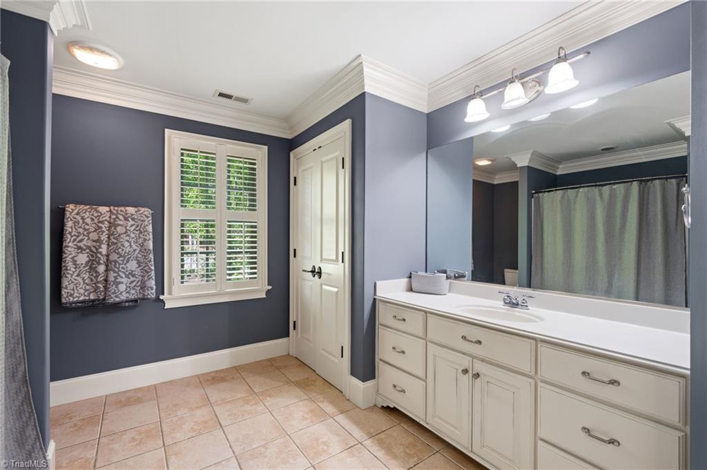 7601 Crossing Ridge Drive Property Photo 33