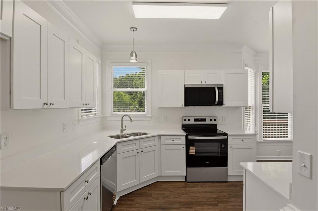 471 Kingsmill Drive Property Photo 11