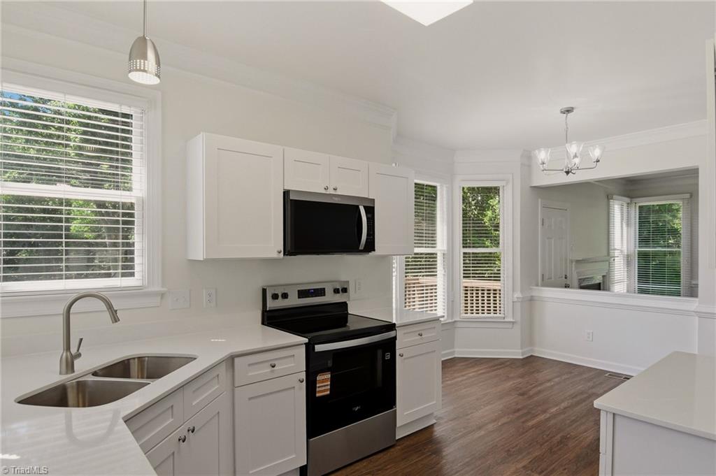 471 Kingsmill Drive Property Photo 12
