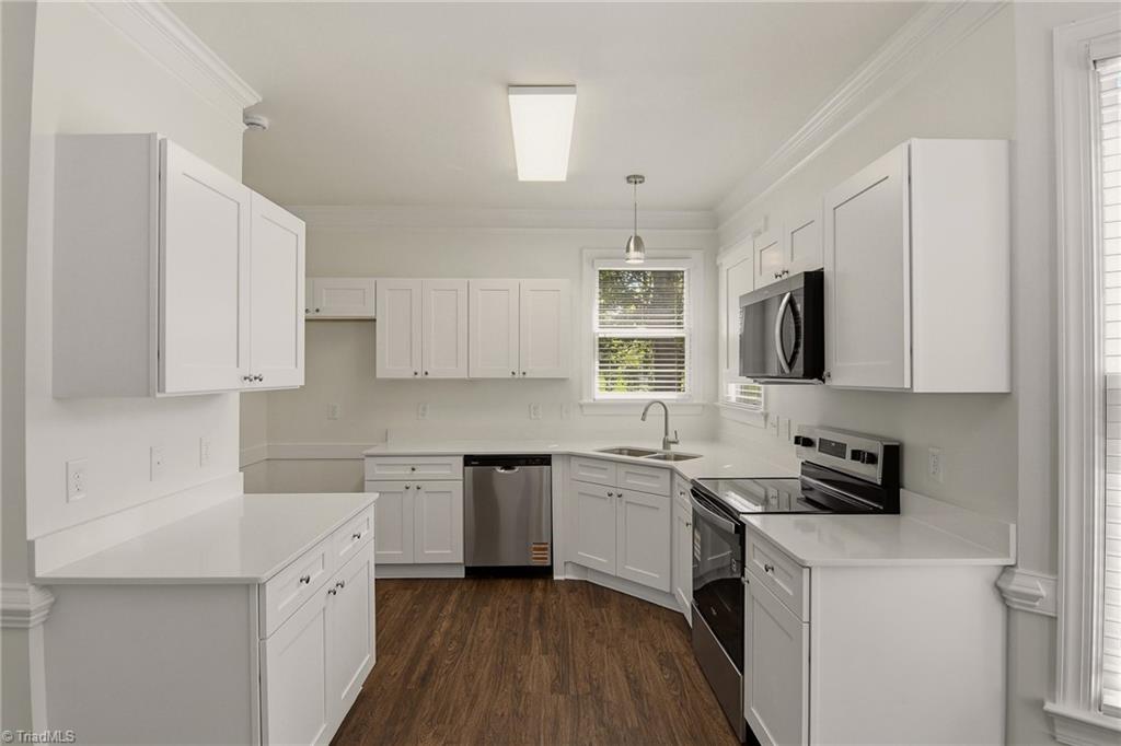 471 Kingsmill Drive Property Photo 14