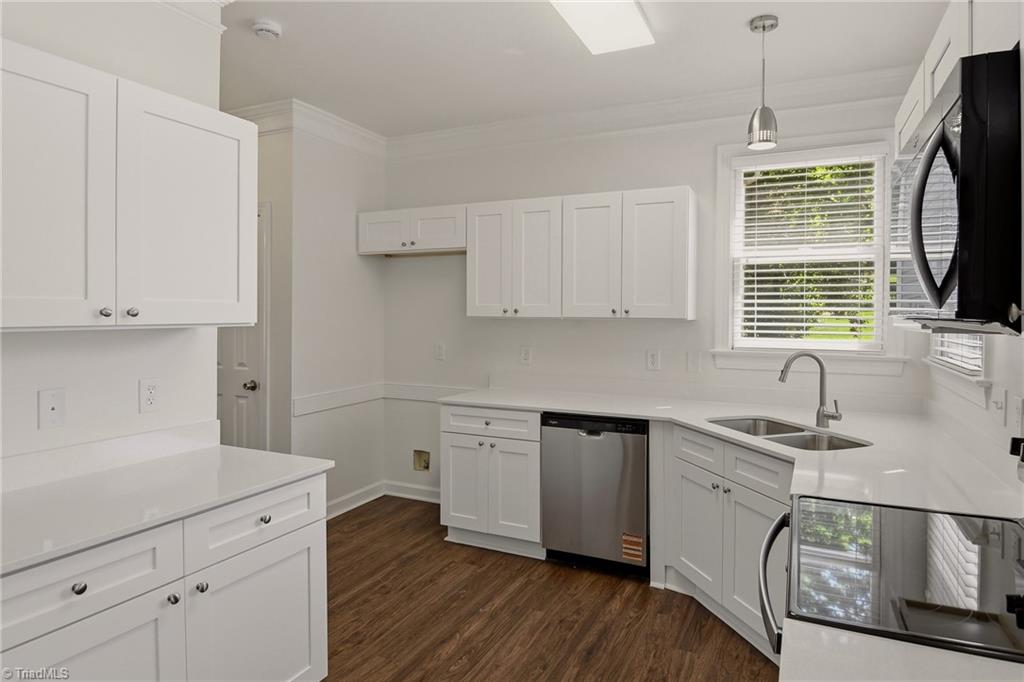 471 Kingsmill Drive Property Photo 15