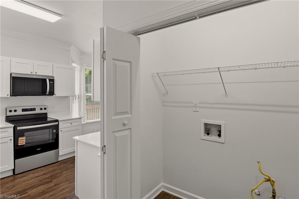 471 Kingsmill Drive Property Photo 16