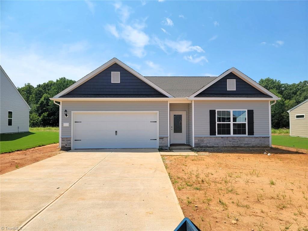 224 Macintosh Drive Property Photo 3