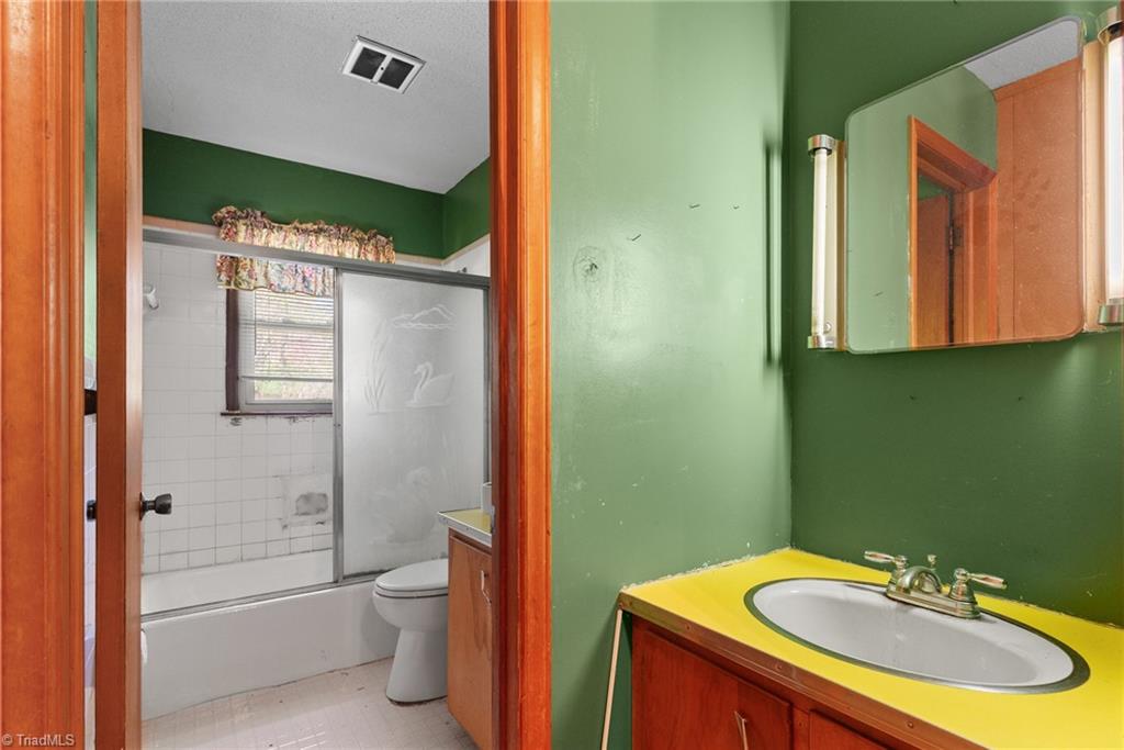 610 Collins Road Property Photo 8