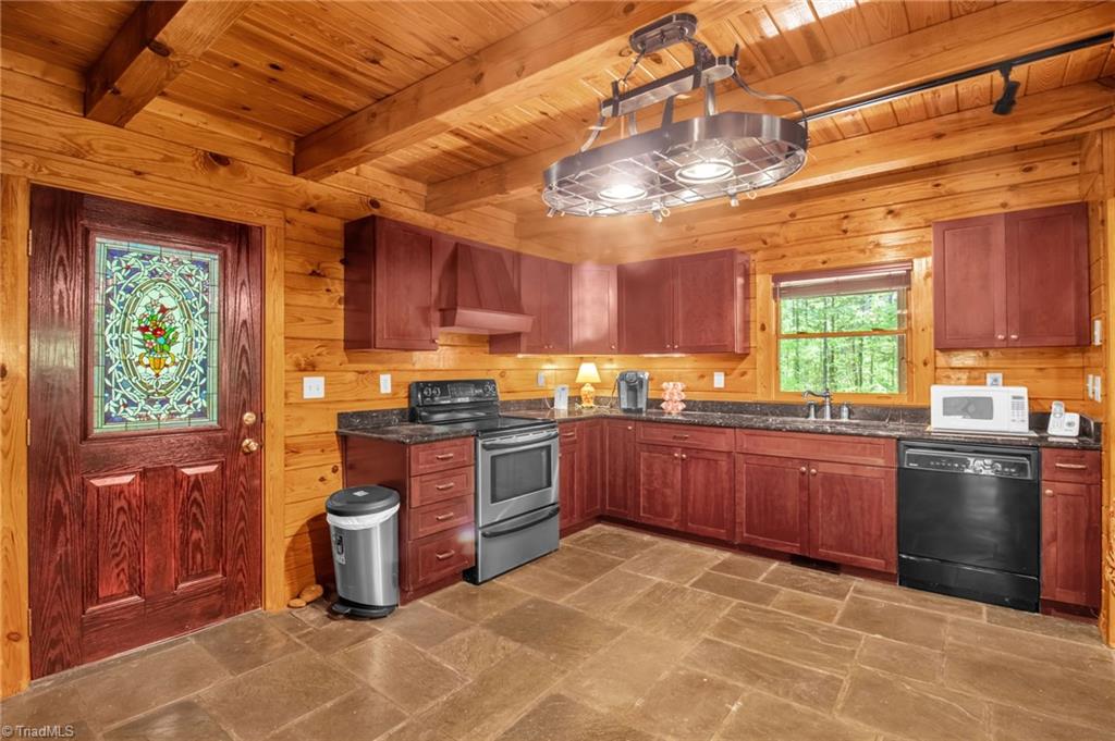 473 Graystone Road Property Photo 6