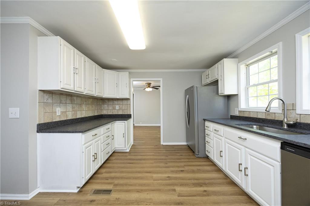 2490 Freshwater Road Property Photo 6