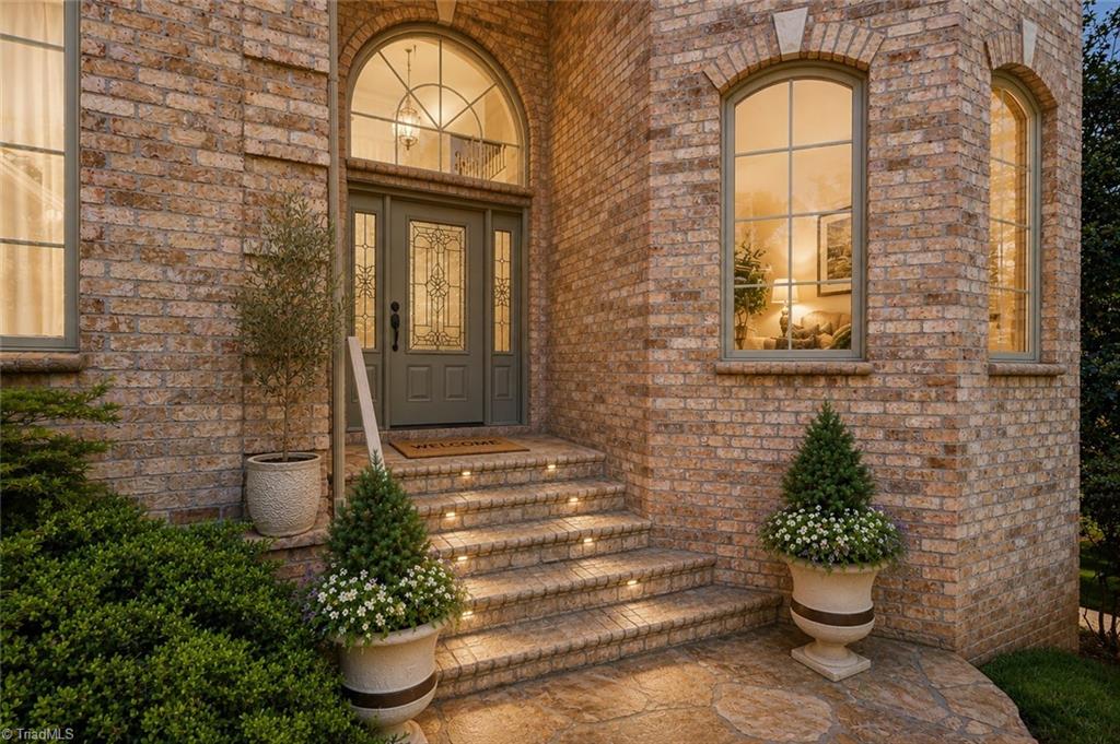 189 Harbor Drive W Property Photo 1