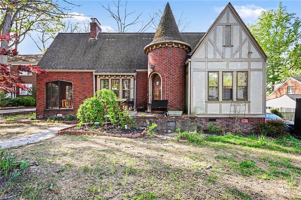 221 Spring Street Property Photo 1