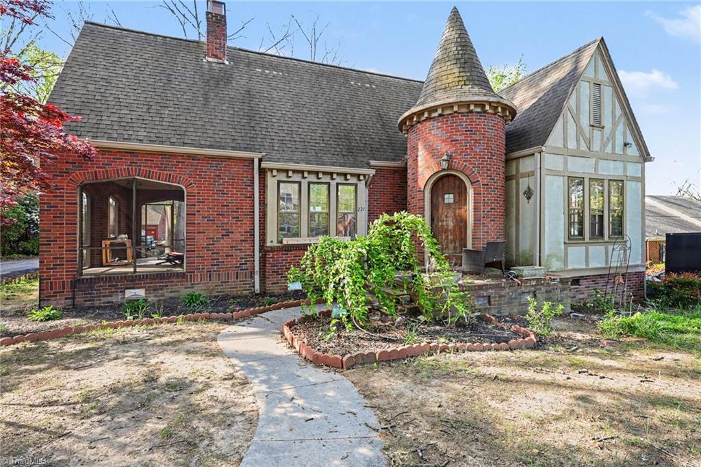 221 Spring Street Property Photo 2