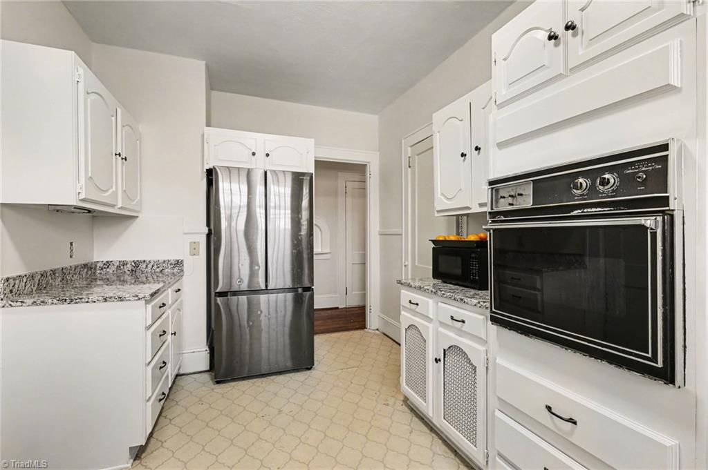 221 Spring Street Property Photo 10