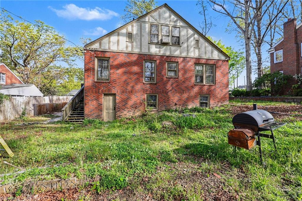 221 Spring Street Property Photo 17