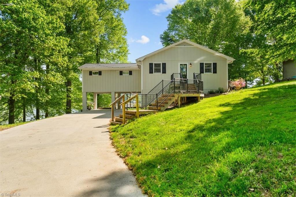 330 Hillview Drive Property Photo 3