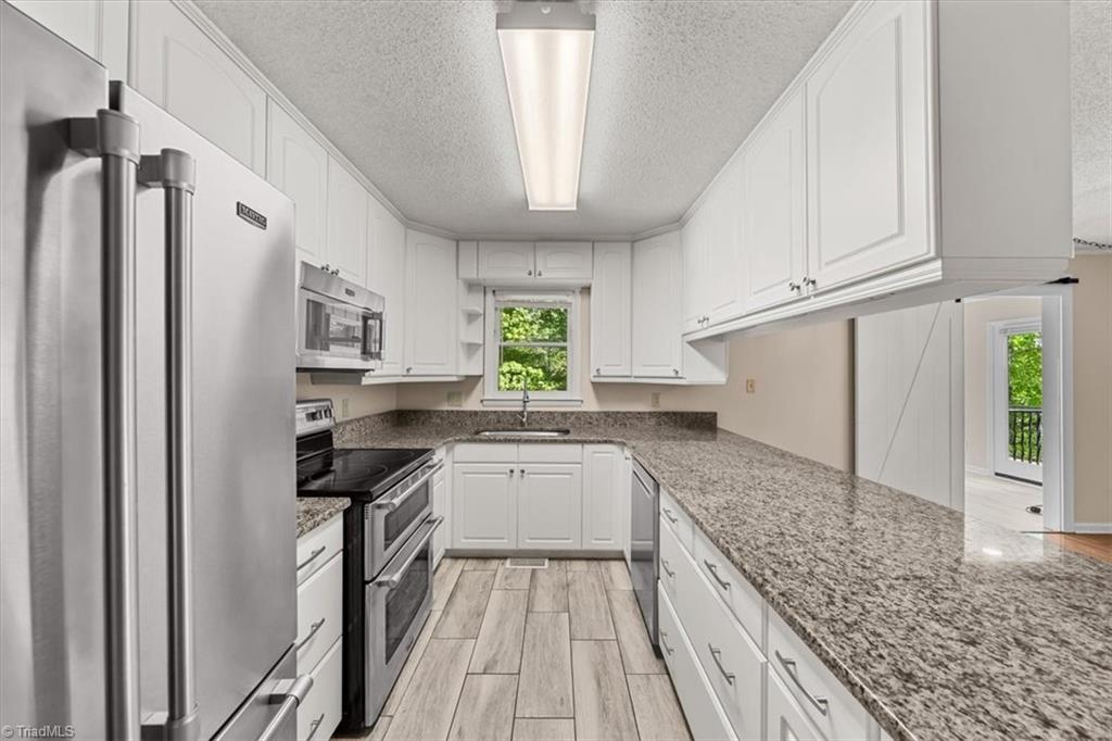 330 Hillview Drive Property Photo 22