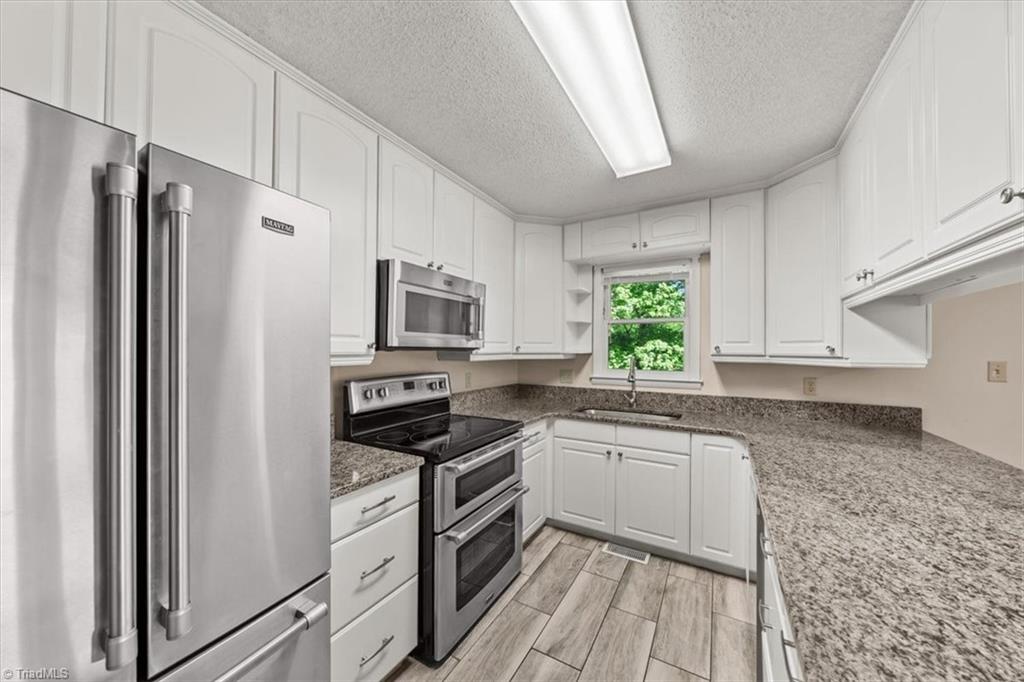 330 Hillview Drive Property Photo 23