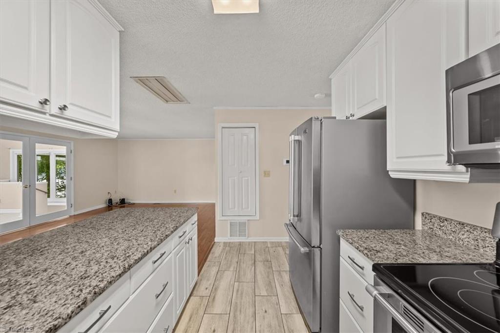 330 Hillview Drive Property Photo 24