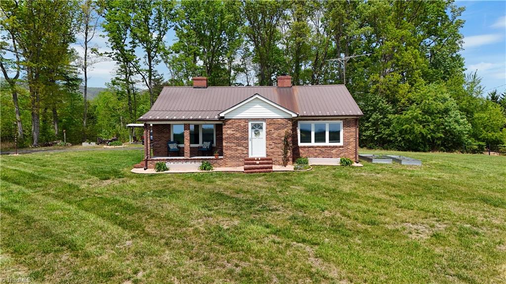 60 Edwin Property Photo 4