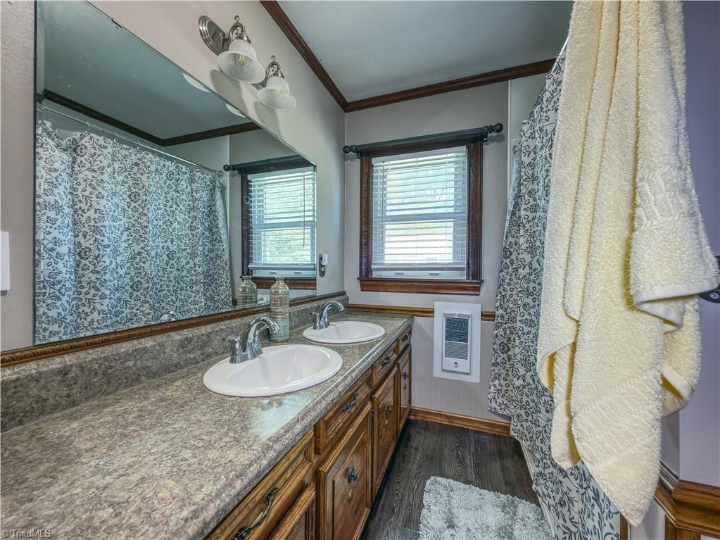 60 Edwin Property Photo 12