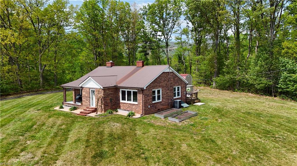 60 Edwin Property Photo 24