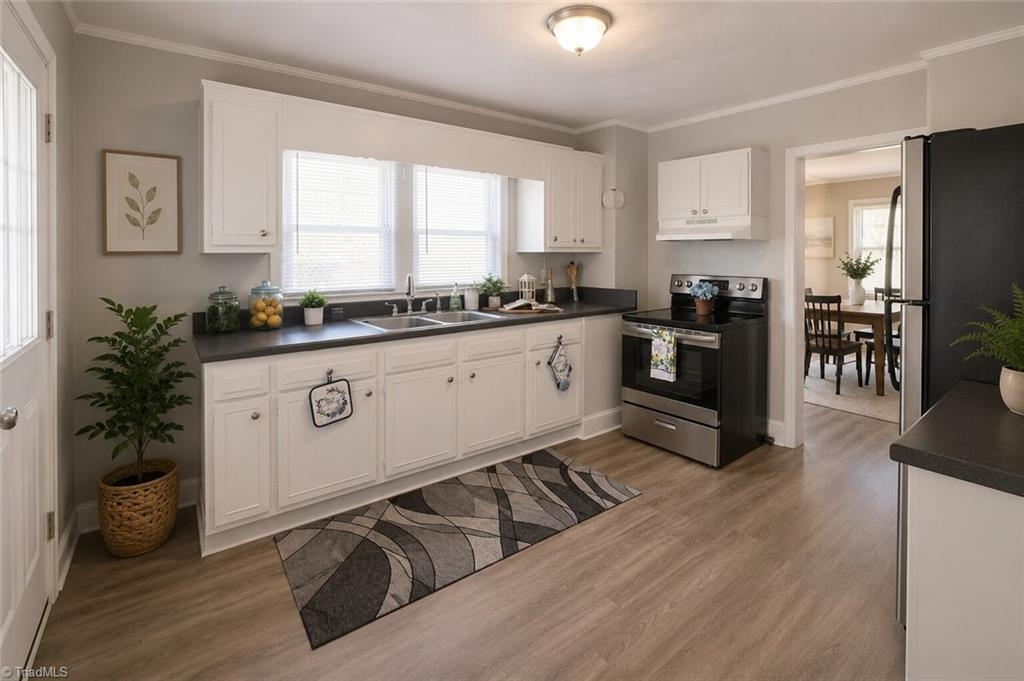 454 24th Street W Property Photo 4