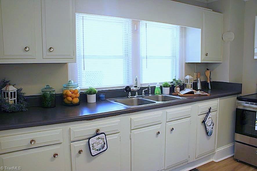454 24th Street W Property Photo 5