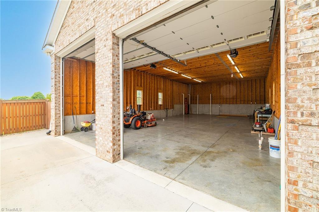 8204 Brotherstwo Road Property Photo 8