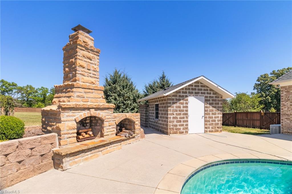 8204 Brotherstwo Road Property Photo 15