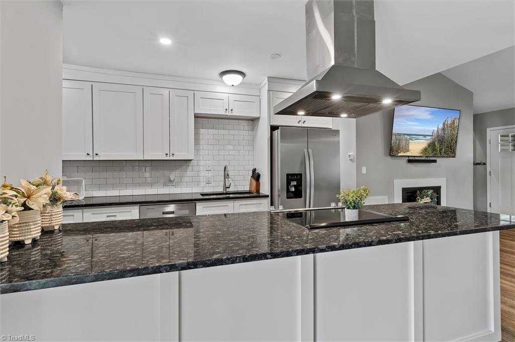 646 Country Club Drive Property Photo 10
