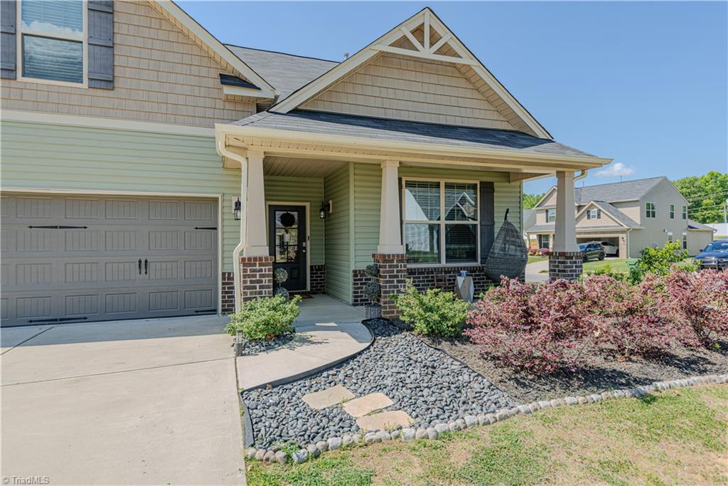 2575 Lacy Holt Road Property Photo 2