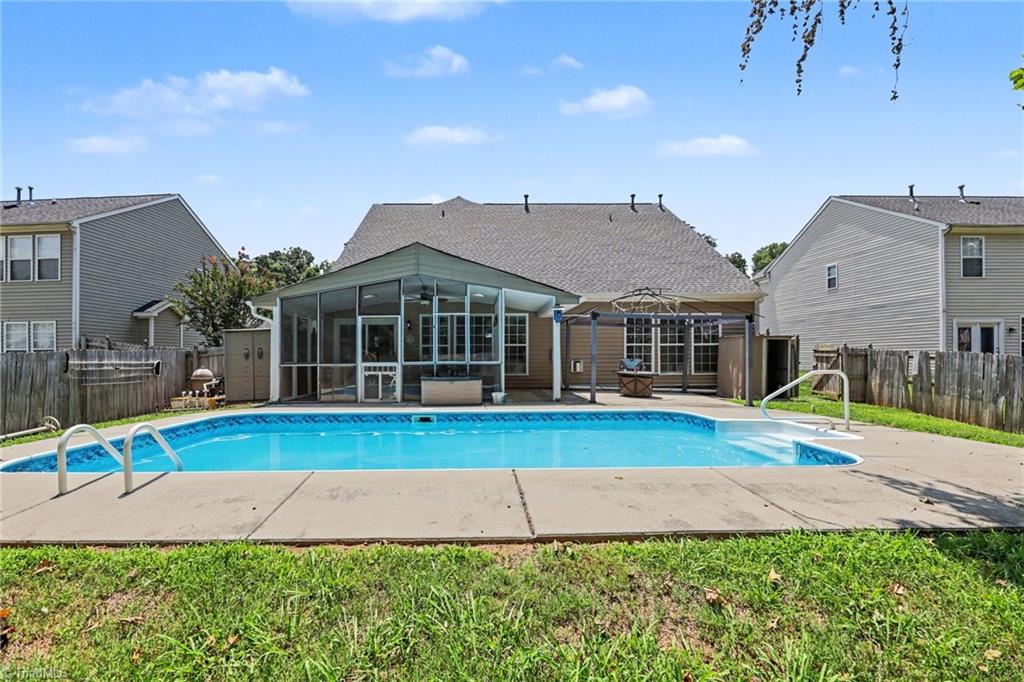 1579 Pondhaven Drive Property Photo 4
