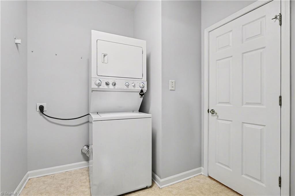 1579 Pondhaven Drive Property Photo 27