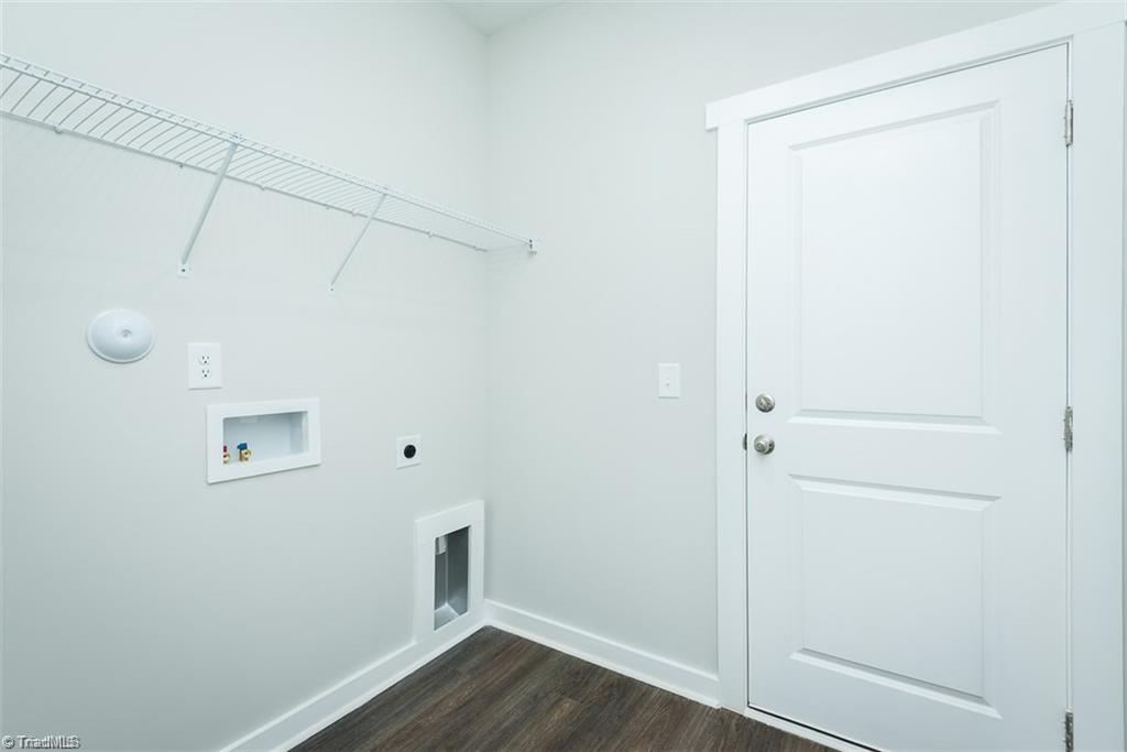 411 E Lee Avenue Property Photo 9