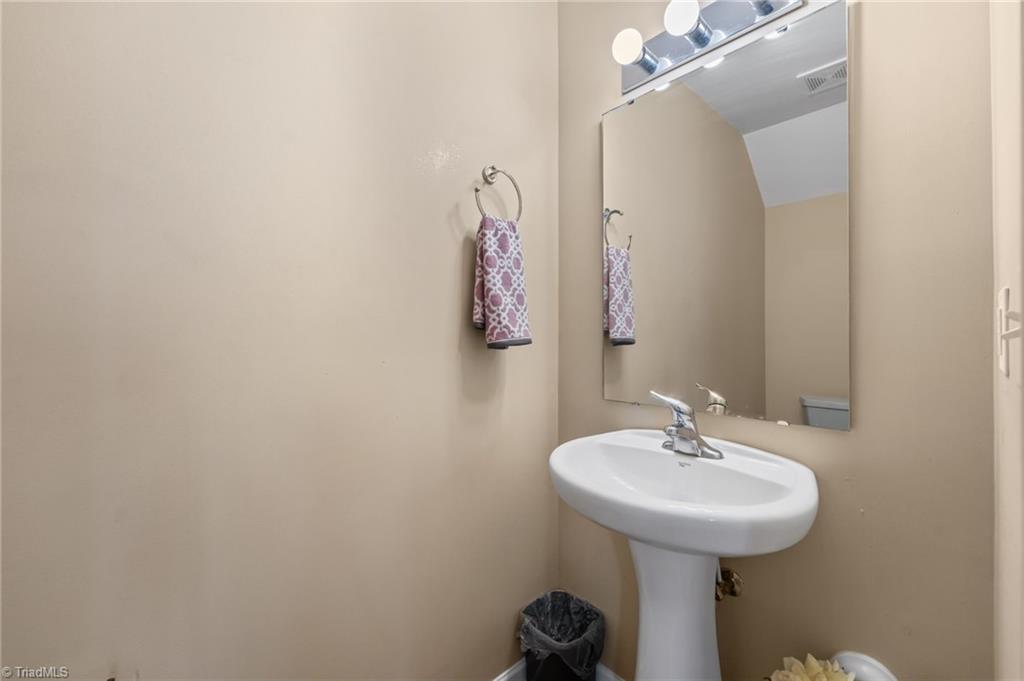 212 Haywards Lane Property Photo 8