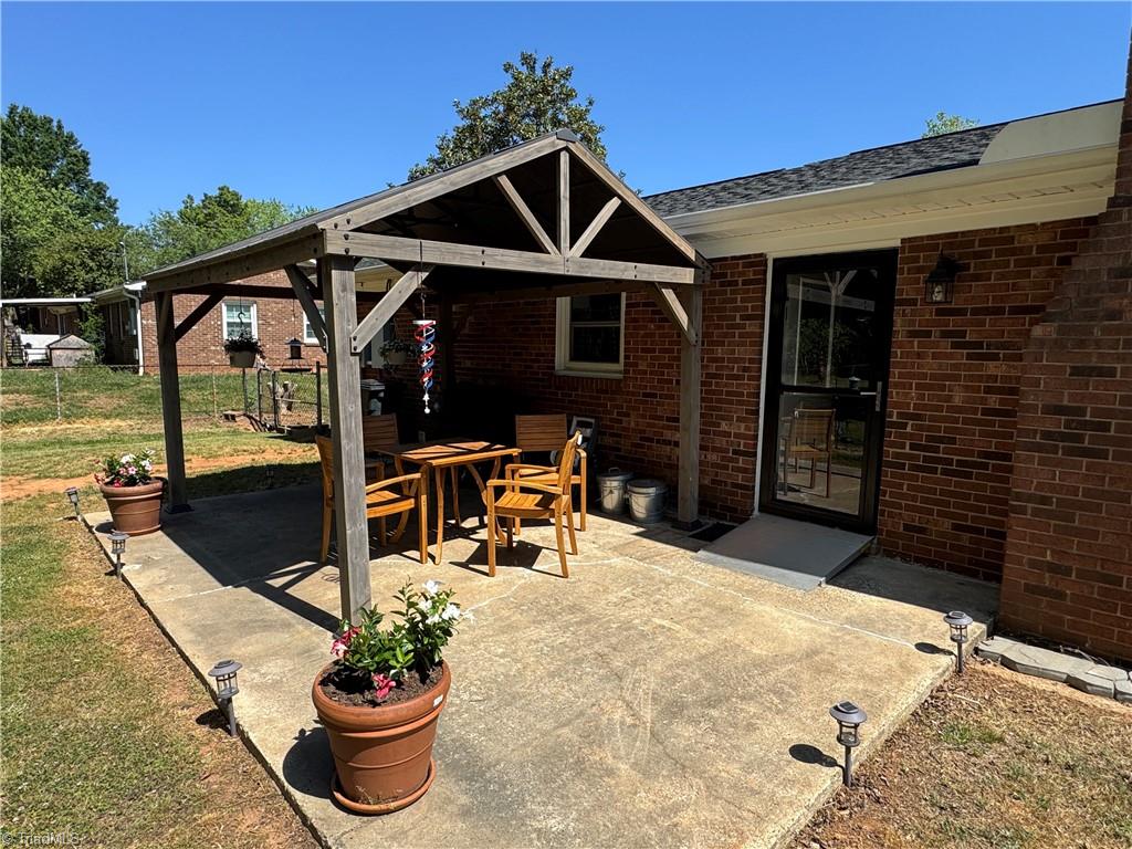 2436 Wickham Road Property Photo 28