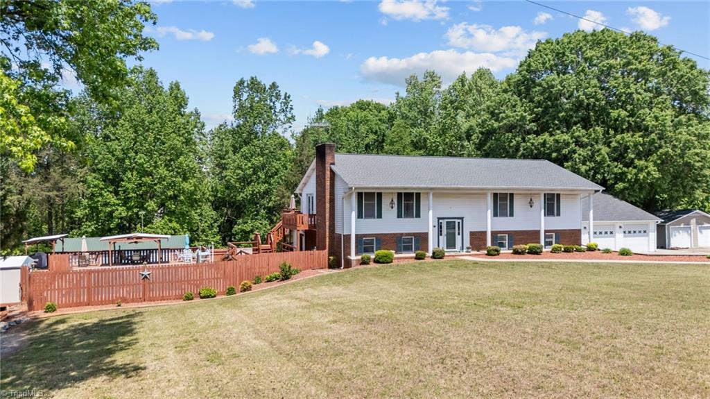 786 Central Road Property Photo 2