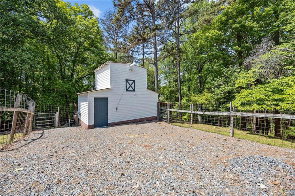 786 Central Road Property Photo 20