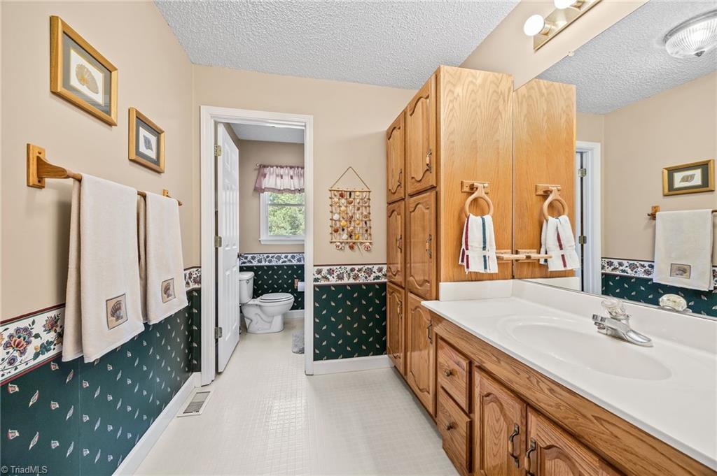786 Central Road Property Photo 42