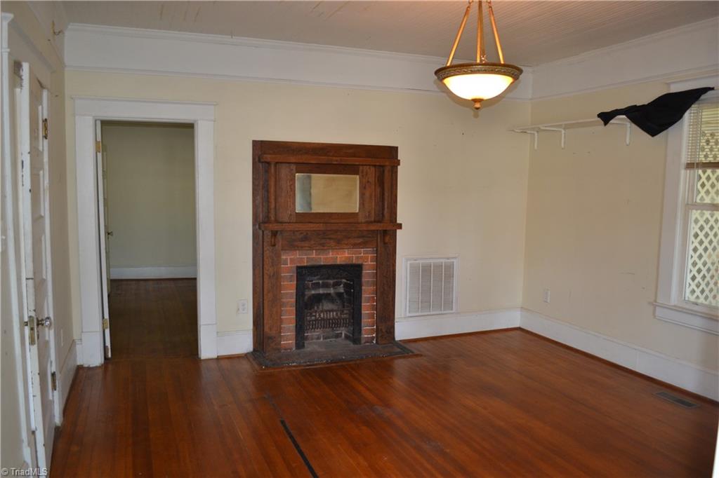 100 E Academy Street Property Photo 5