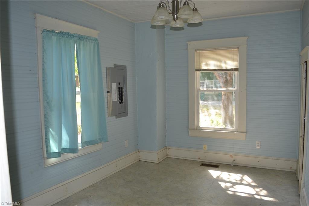 100 E Academy Street Property Photo 10