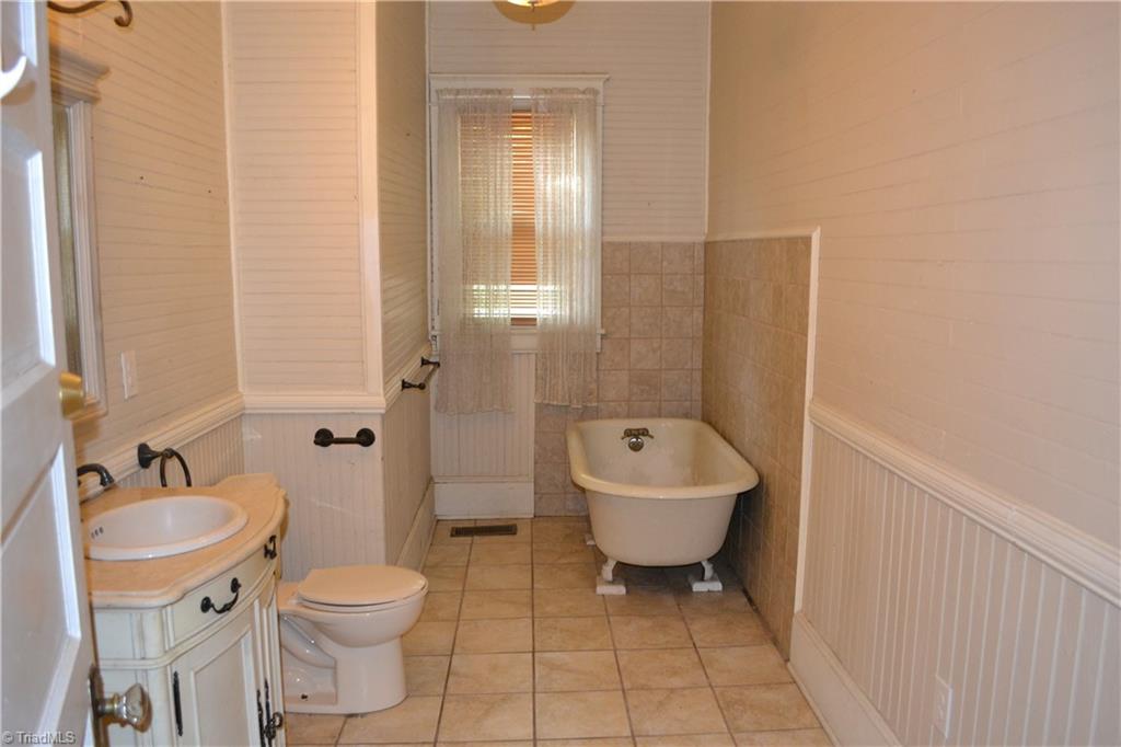 100 E Academy Street Property Photo 11