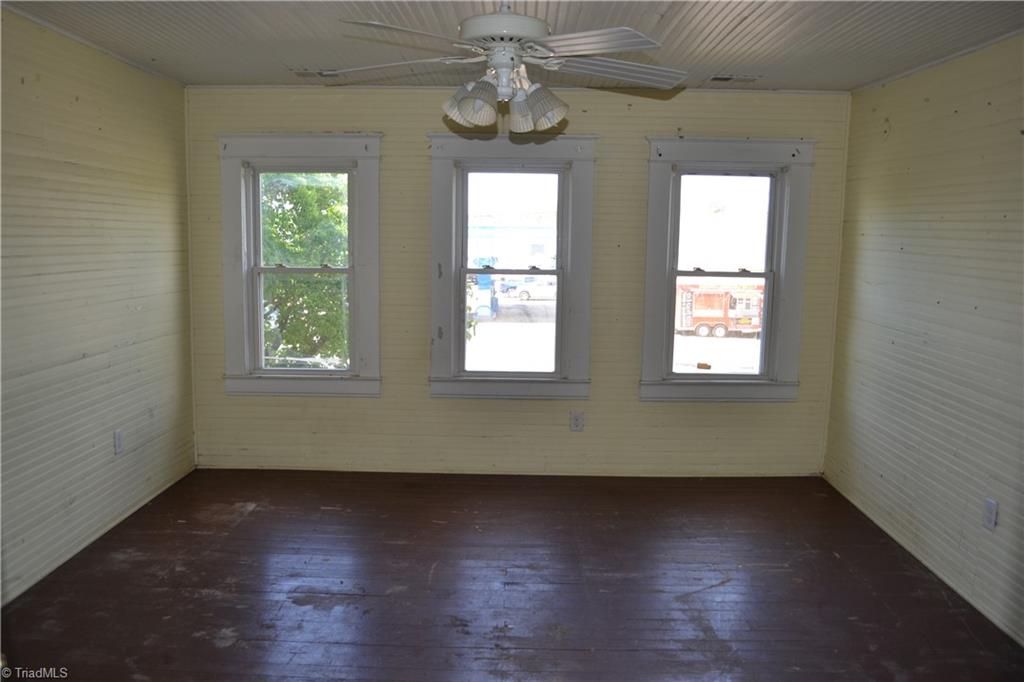 100 E Academy Street Property Photo 14