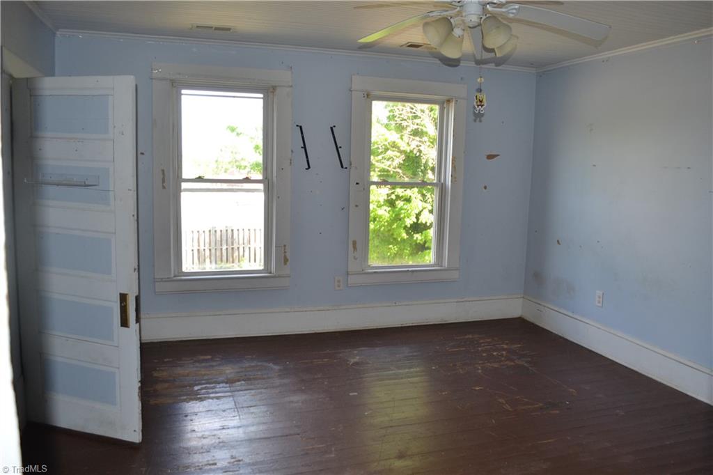 100 E Academy Street Property Photo 15