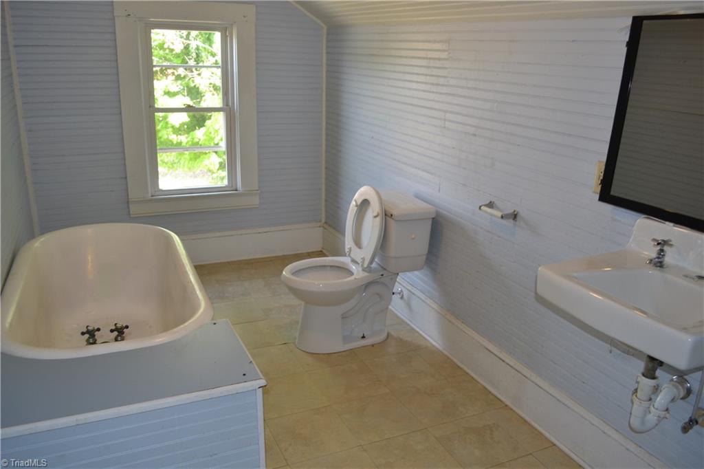 100 E Academy Street Property Photo 16