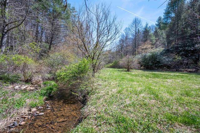 931 Maple Shade Road Property Photo 5