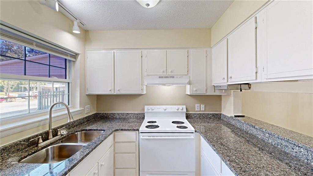 2214 Shadow Valley Road Property Photo 2