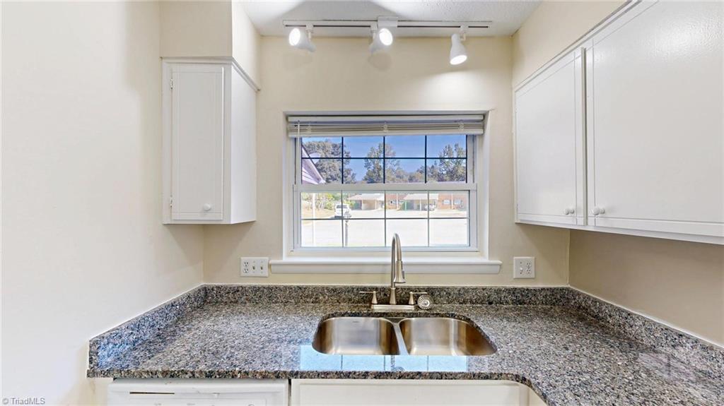 2214 Shadow Valley Road Property Photo 4